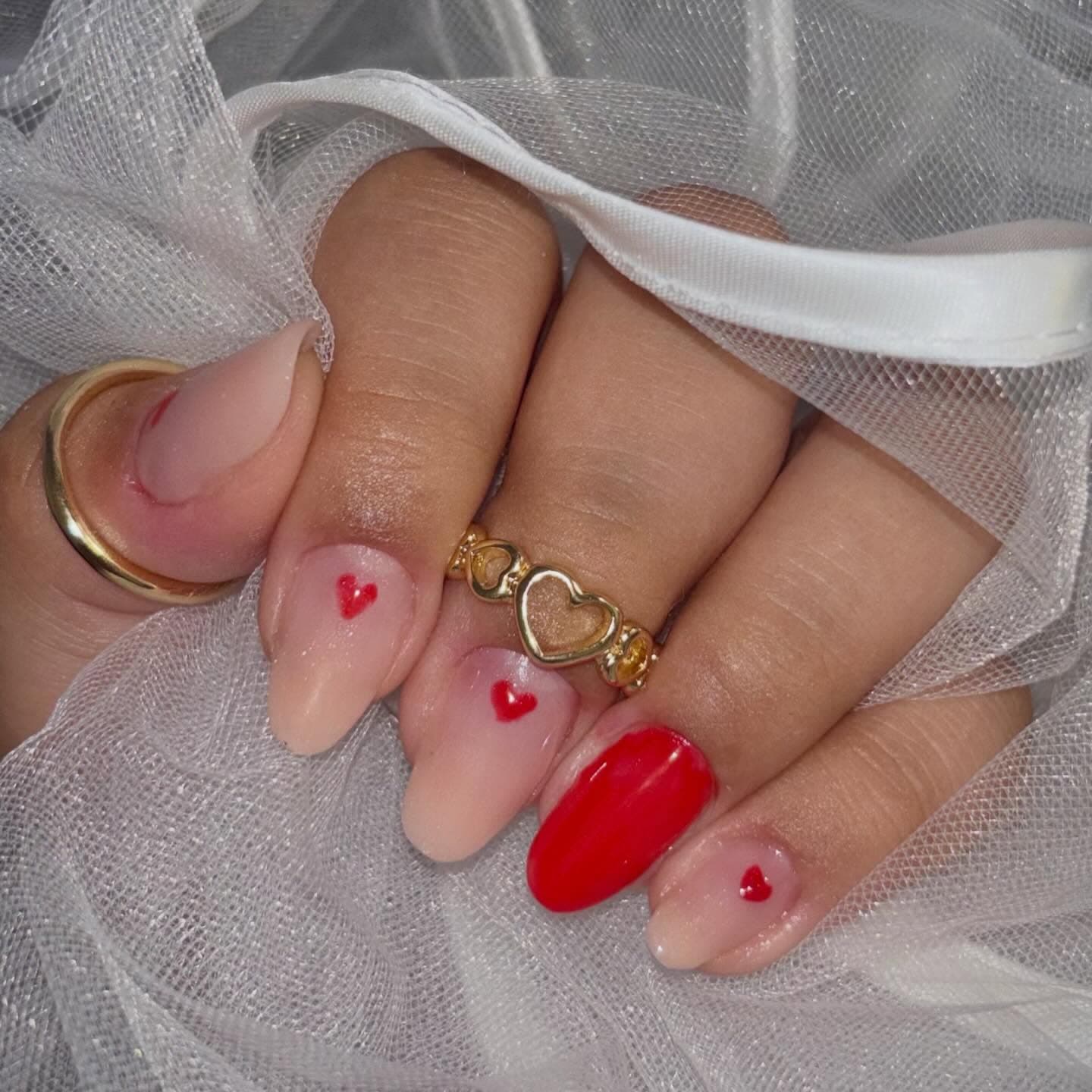 Fall in love - unhas com coracoes