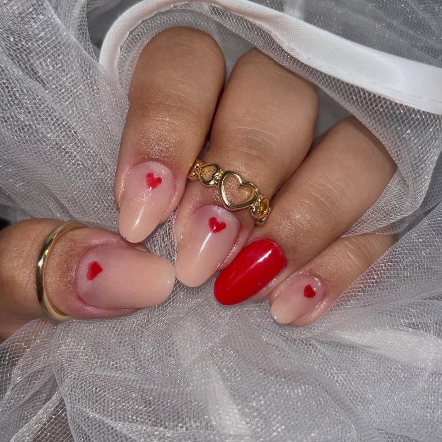 Fall in love - unhas com coracoes