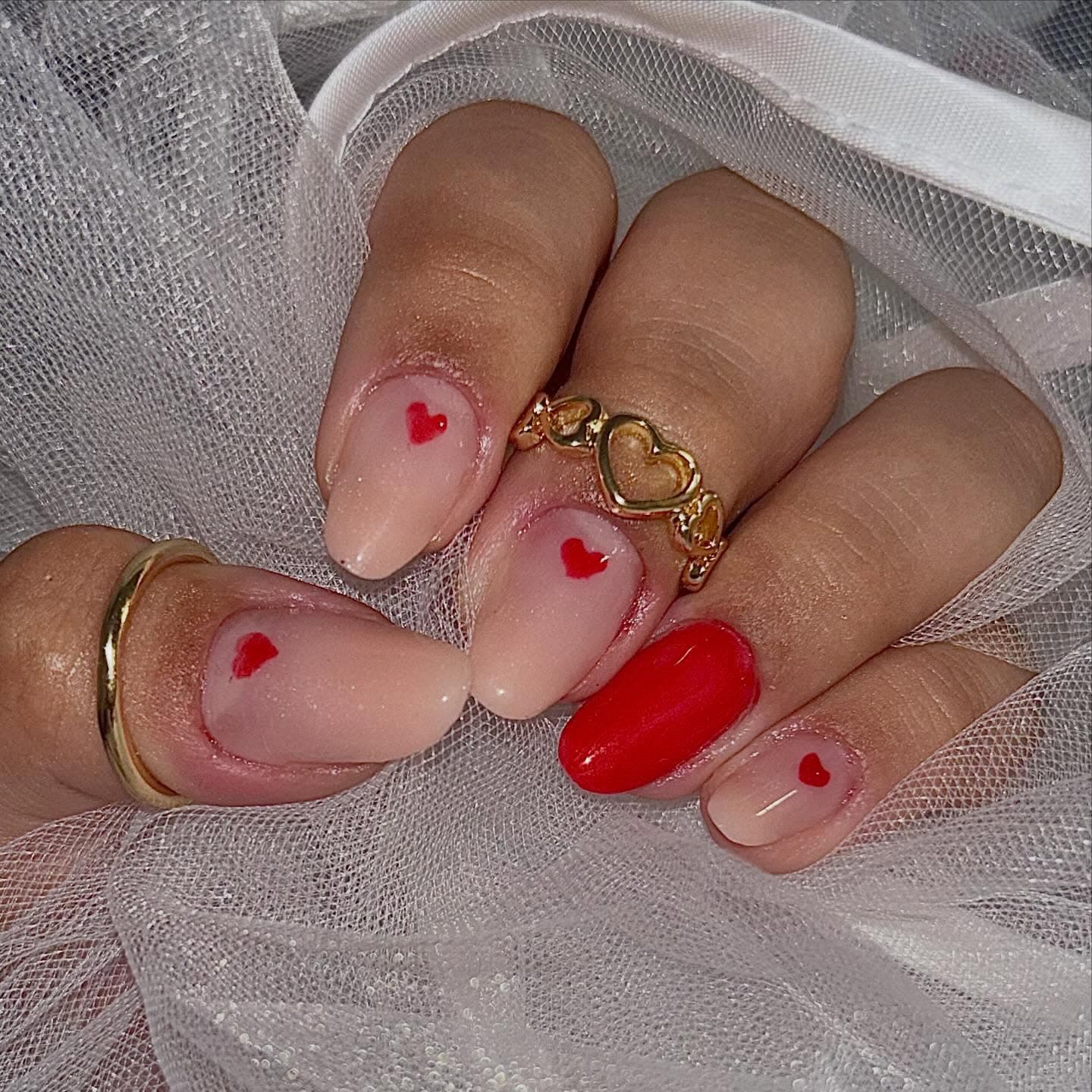 Fall in love - unhas com coracoes